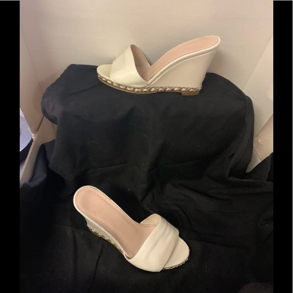 CHANEL PINK BEIGE CHAIN WEDGE MULES/SLIDES W/CHAIN SZ 36 - Picture 2 of 11